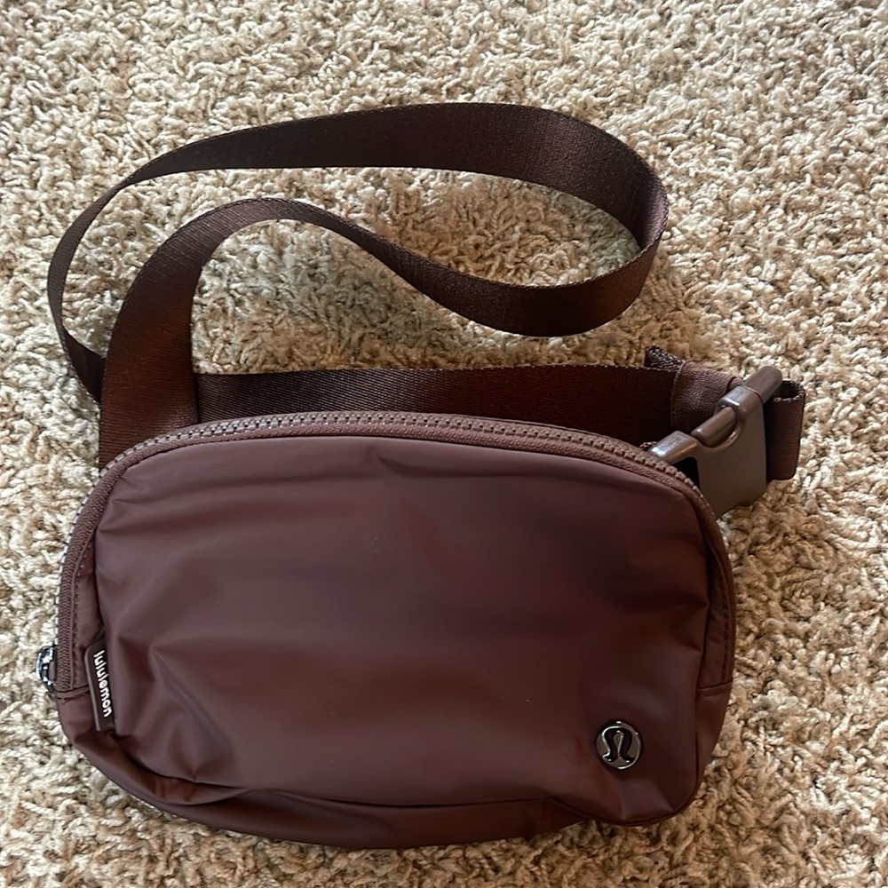 NWOT Lululemon Everywhere belt bag